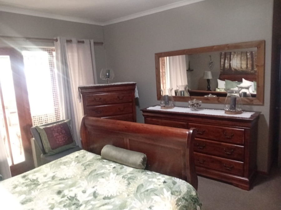 6 Bedroom Property for Sale in Heiderand Western Cape
